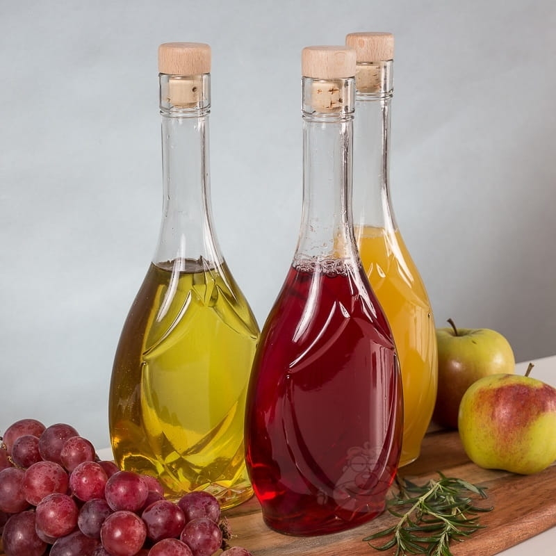 butelka-na-ozdobe-wytwornej-kolacji